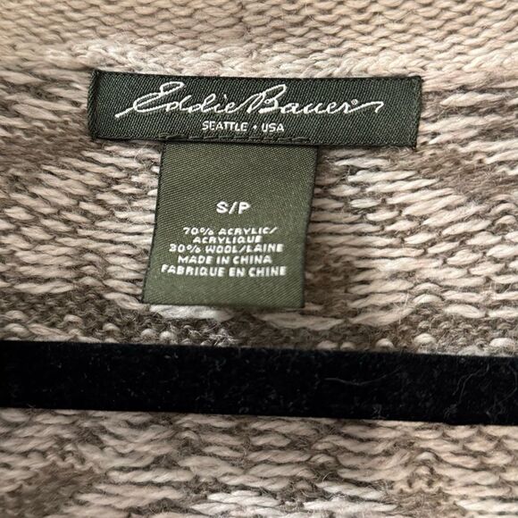 Eddie Bauer cardigan. Size S. Woven with wooden buttons - Picture 3 of 4